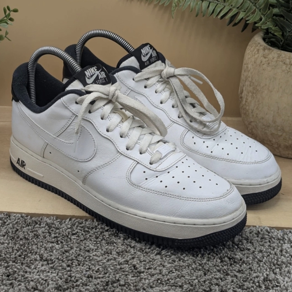 Nike Air Force 1 "07 Black/White Leather Mens Size 9.5 Casual Walking Shoes